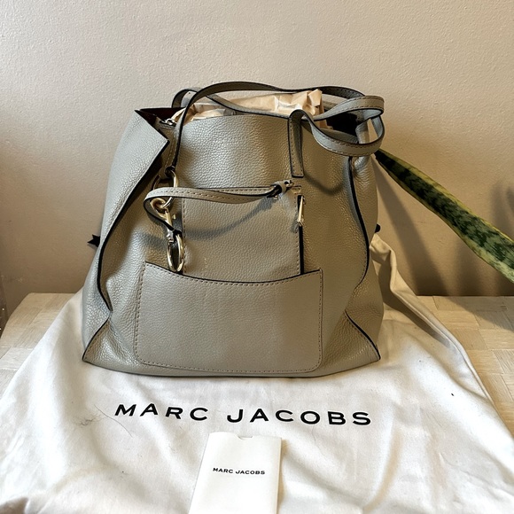 Marc Jacobs Handbags - Marc Jacobs Tote Bag with Detachable Coin Pouch